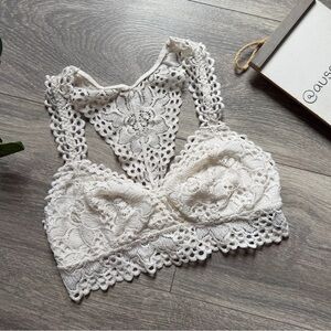 Aerie Boho Eyelet Floral Lace Racerback Bralette in Creamy White. Size S